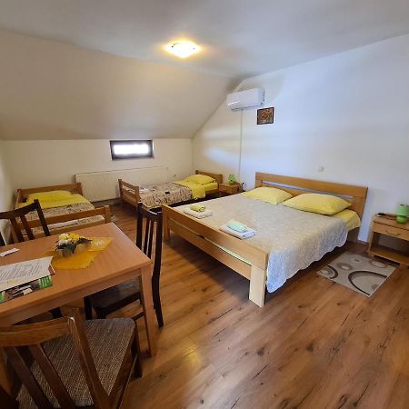 Guest House Aquarius Bosnjaci Extérieur photo