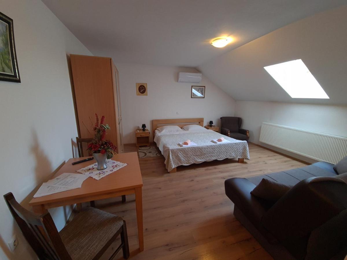 Guest House Aquarius Bosnjaci Extérieur photo