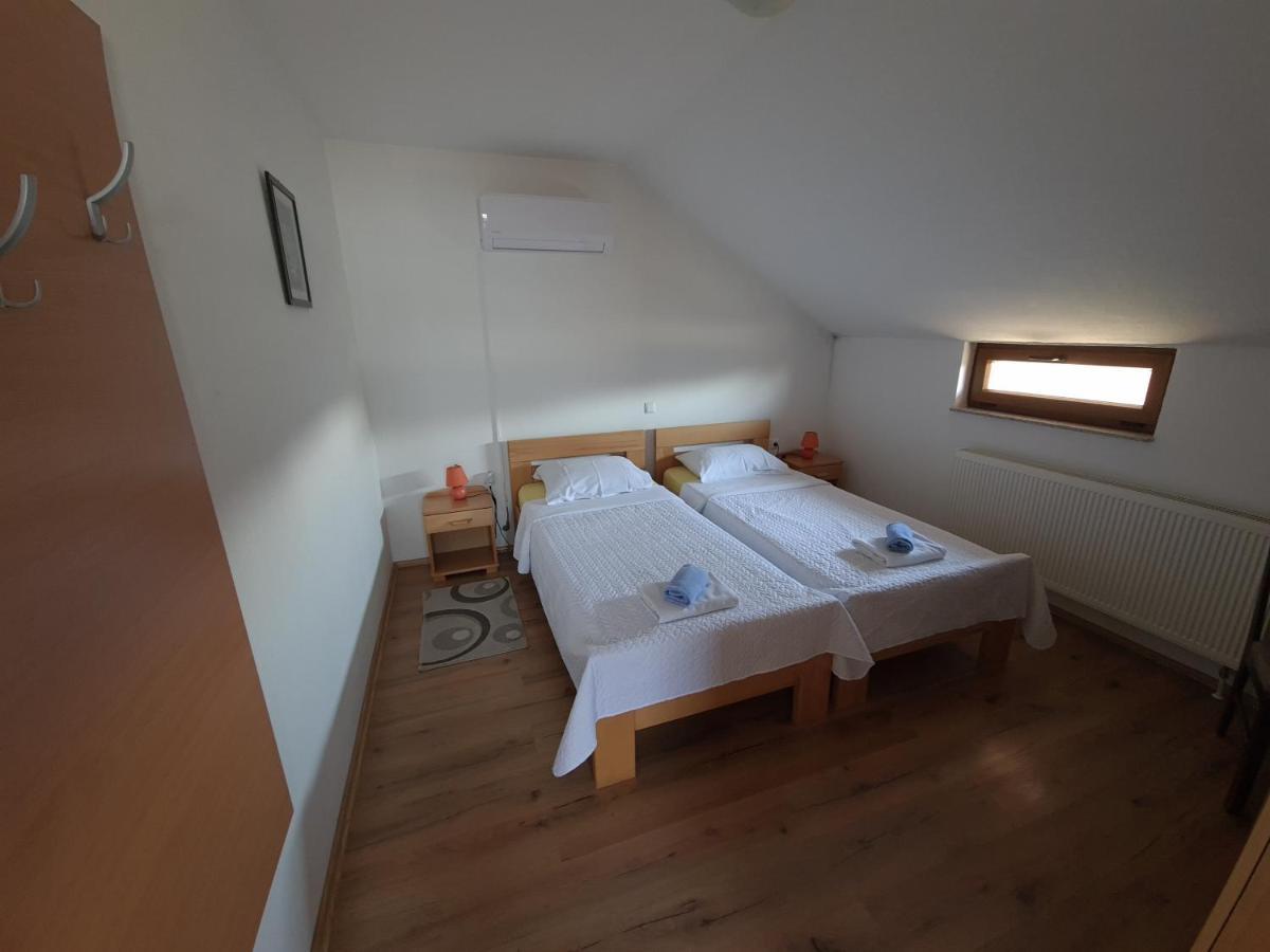 Guest House Aquarius Bosnjaci Extérieur photo