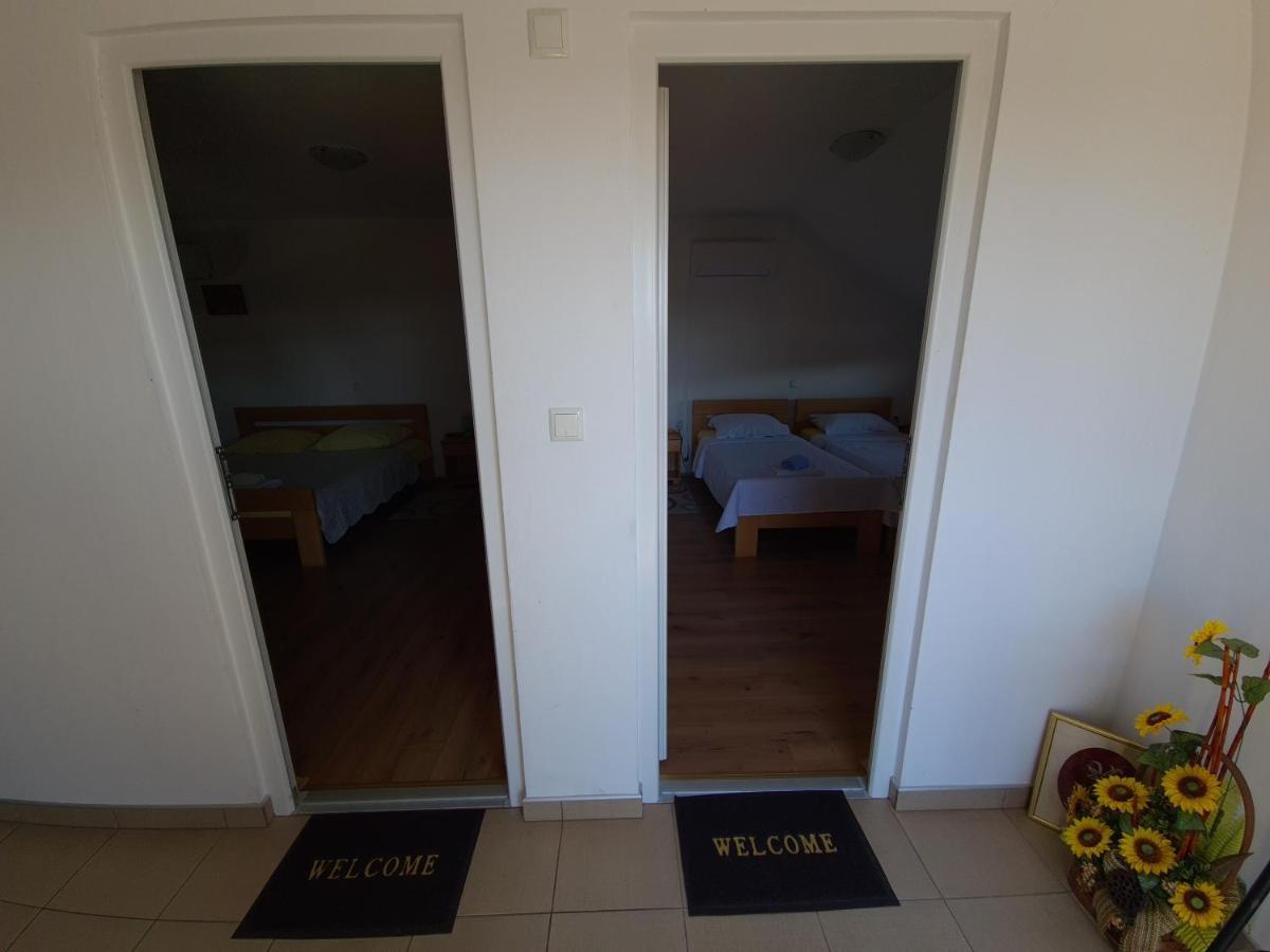 Guest House Aquarius Bosnjaci Extérieur photo
