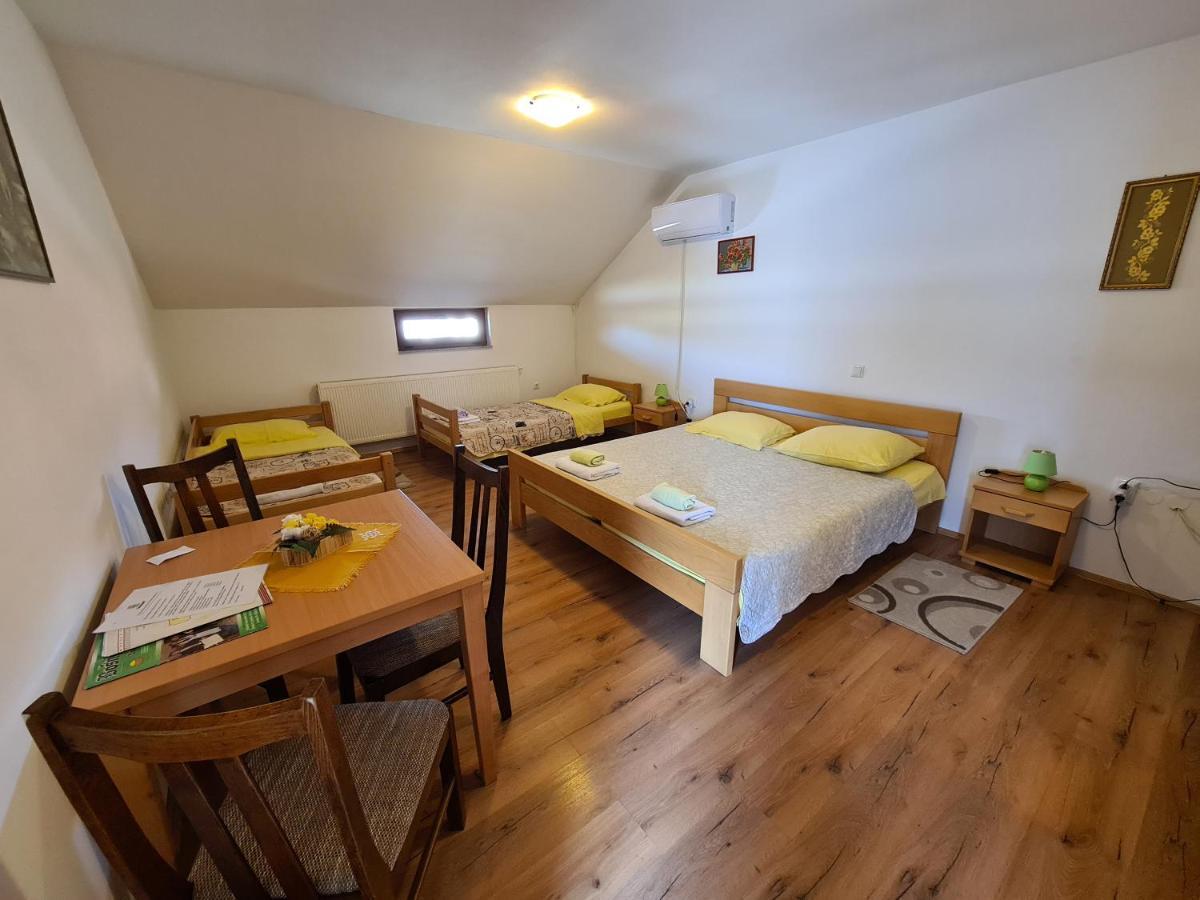 Guest House Aquarius Bosnjaci Extérieur photo