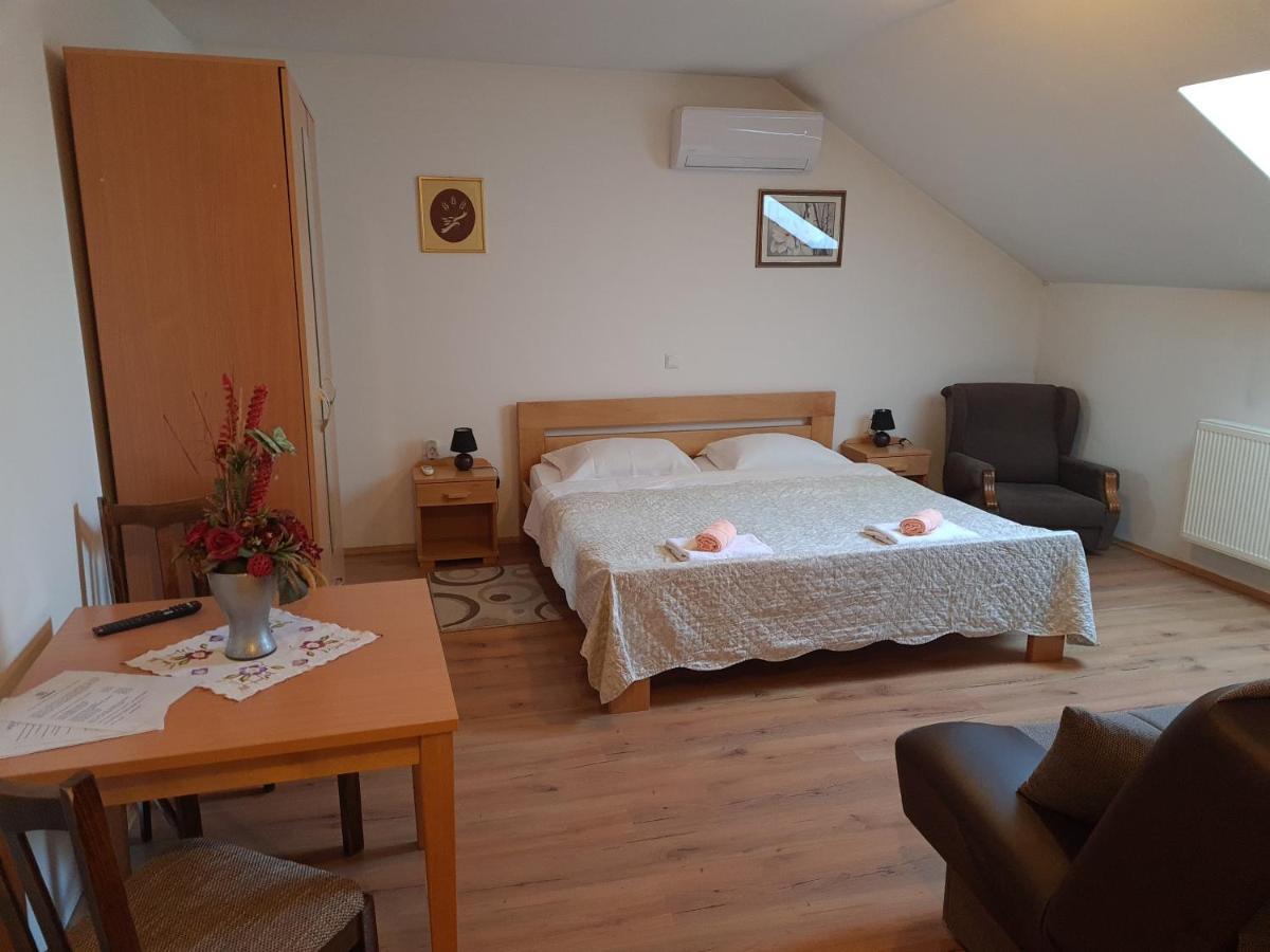 Guest House Aquarius Bosnjaci Extérieur photo