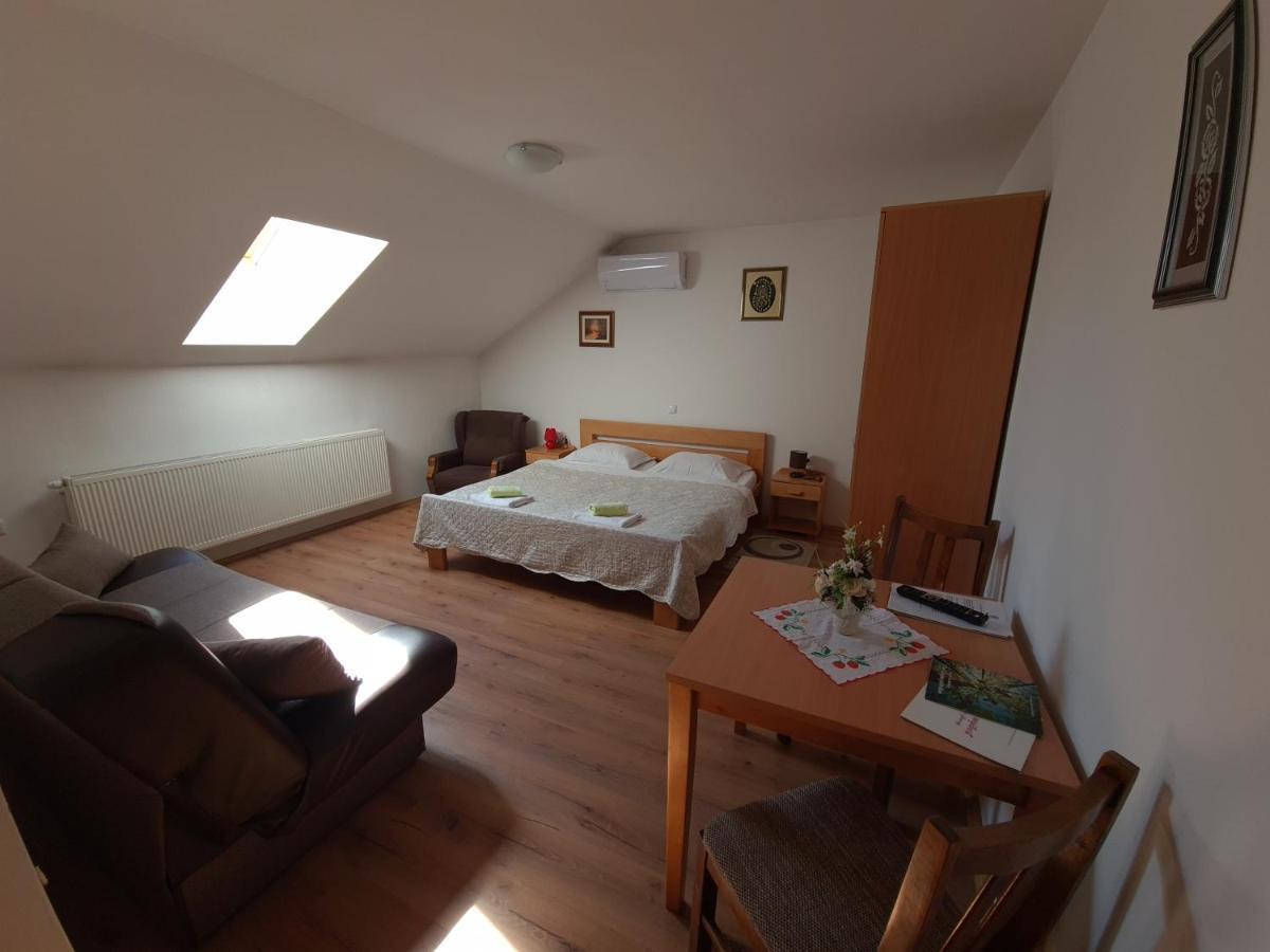 Guest House Aquarius Bosnjaci Extérieur photo