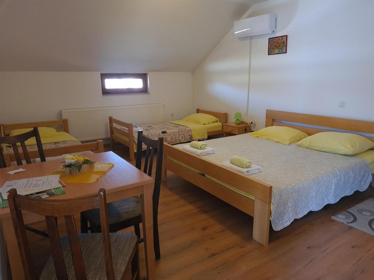 Guest House Aquarius Bosnjaci Extérieur photo